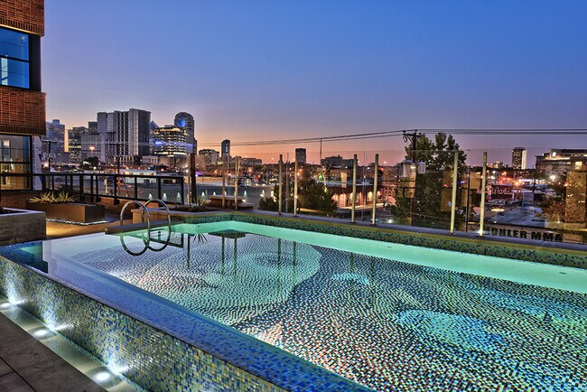 Foto del edificio - Divine Two Bedroom Just For You!