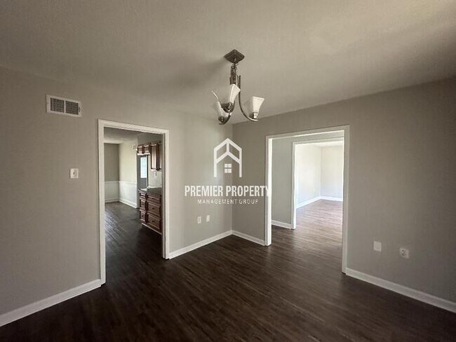 Building Photo - 5252 Rolling Meadows Dr