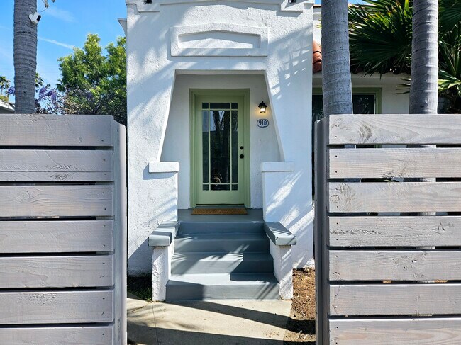 910 Victoria Ave- 1bdrm + 1 bth - 910 Victoria Ave