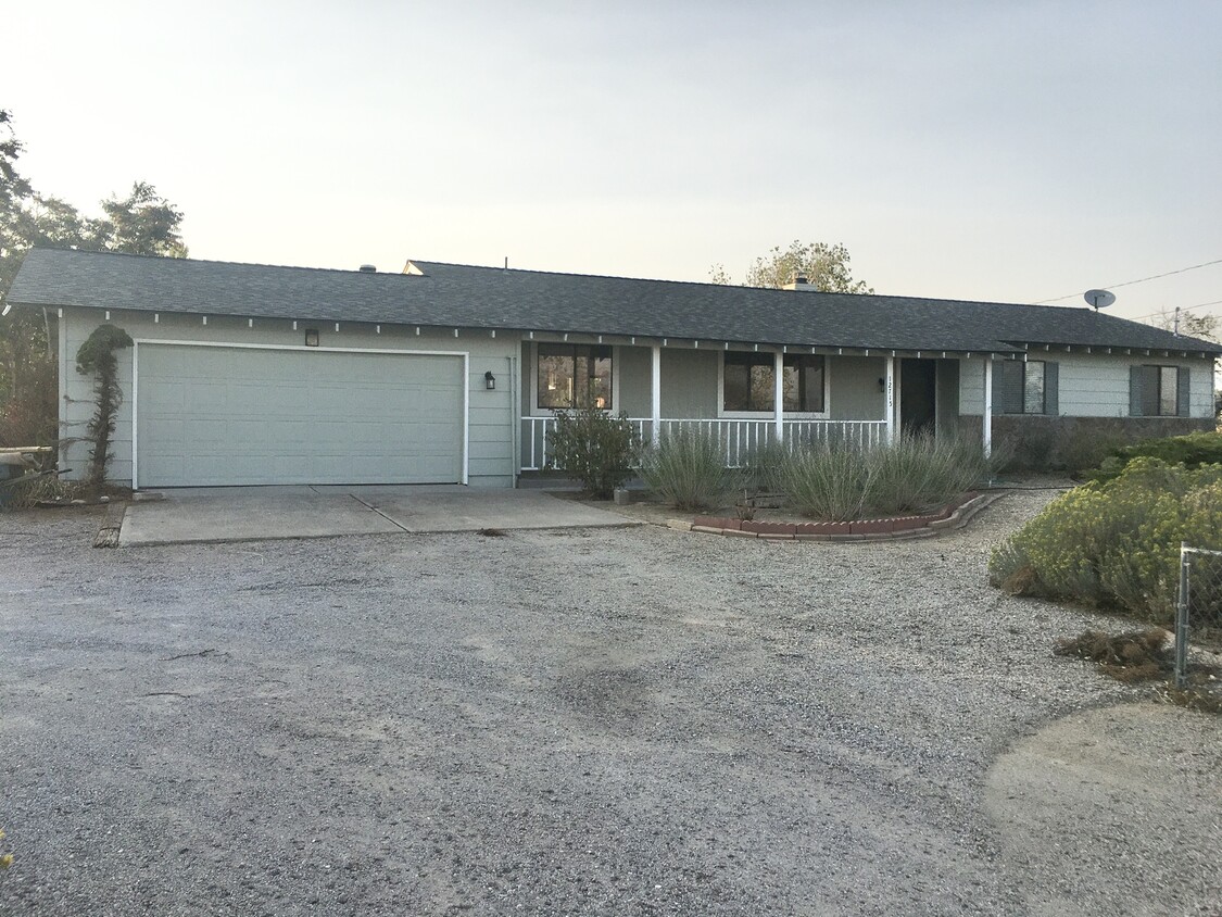 Primary Photo - 12715 N Red Rock Rd