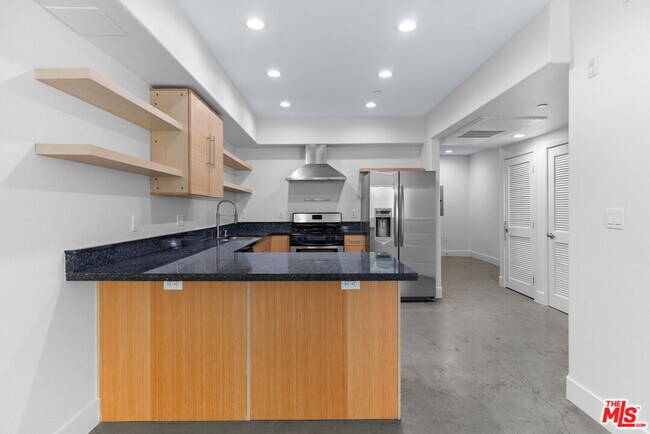 Foto del edificio - 5232 Satsuma Ave