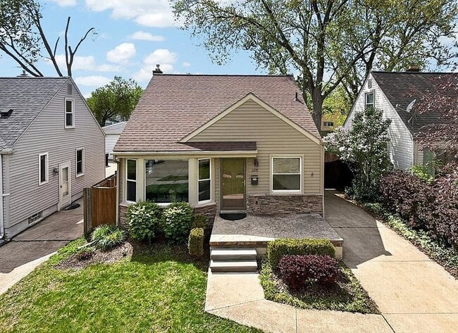3311 Ellwood Ave