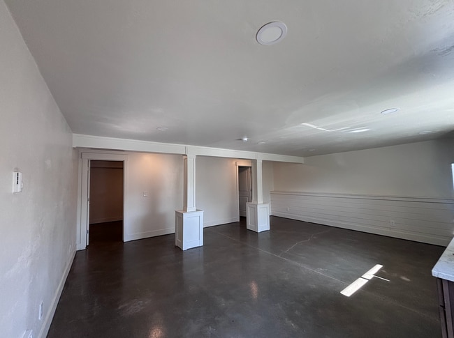 Building Photo - 1755 S Von Elm St