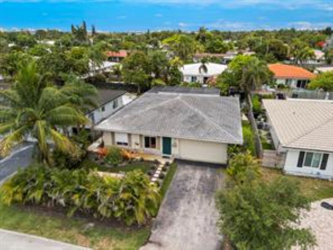 Foto principal - 1740 NE 49th St