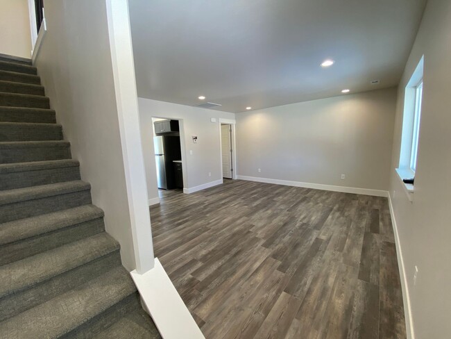 Building Photo - Brand New Townhouse with 3 bedrooms / 2.5 ...