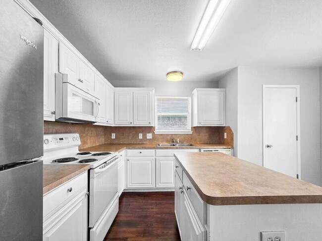 Building Photo - 4561 Wheatland Dr
