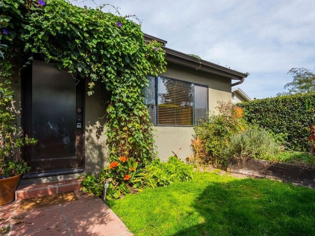 Foto del edificio - Private 3+2 Single Family Home on the Marina Del Rey/Mar Vista Border!!!