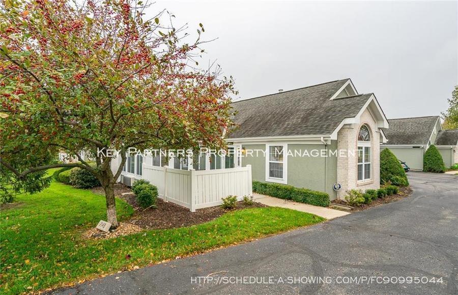 7148 Meadow View St townhome! Townhome Rentals in Shawnee