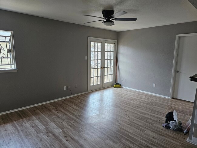 Foto del edificio - 10603 S Wilcrest Dr