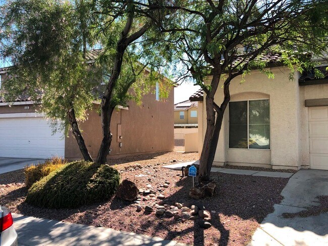 Foto del edificio - Beautiful 5 Bed/3 Bath Home!