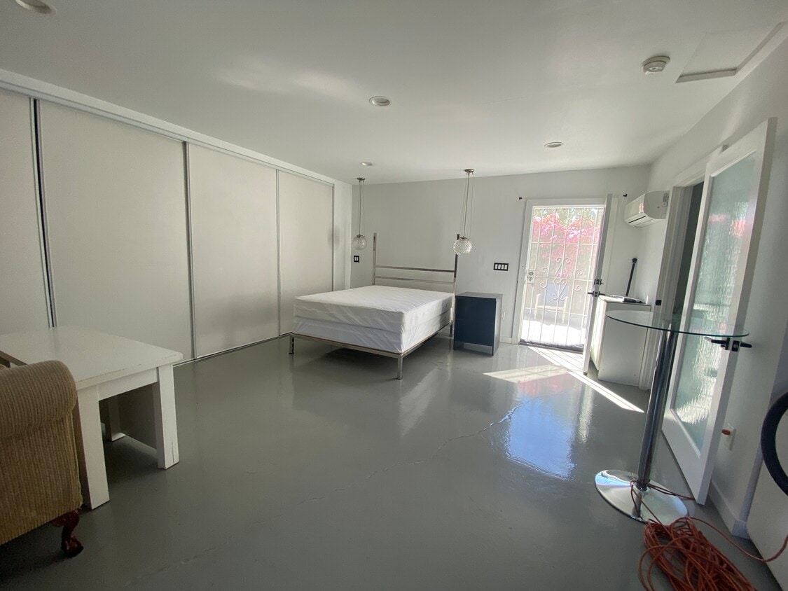 main studio space - 3047 Edgehill Dr