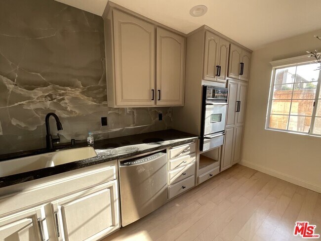 Foto del edificio - 5200 White Oak Ave