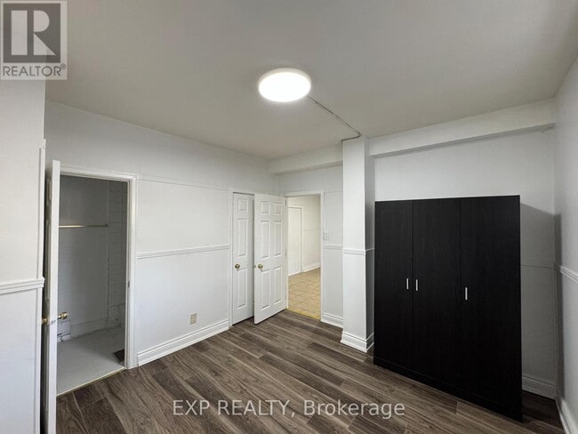 Building Photo - 17 Loyer St