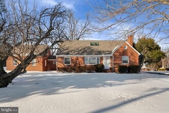 Building Photo - 1688 Chain Bridge Rd