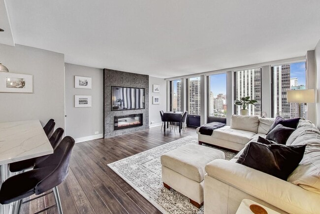 Building Photo - 100 E Walton St