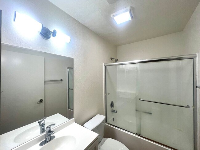 Foto del interior - KBC Burbank
