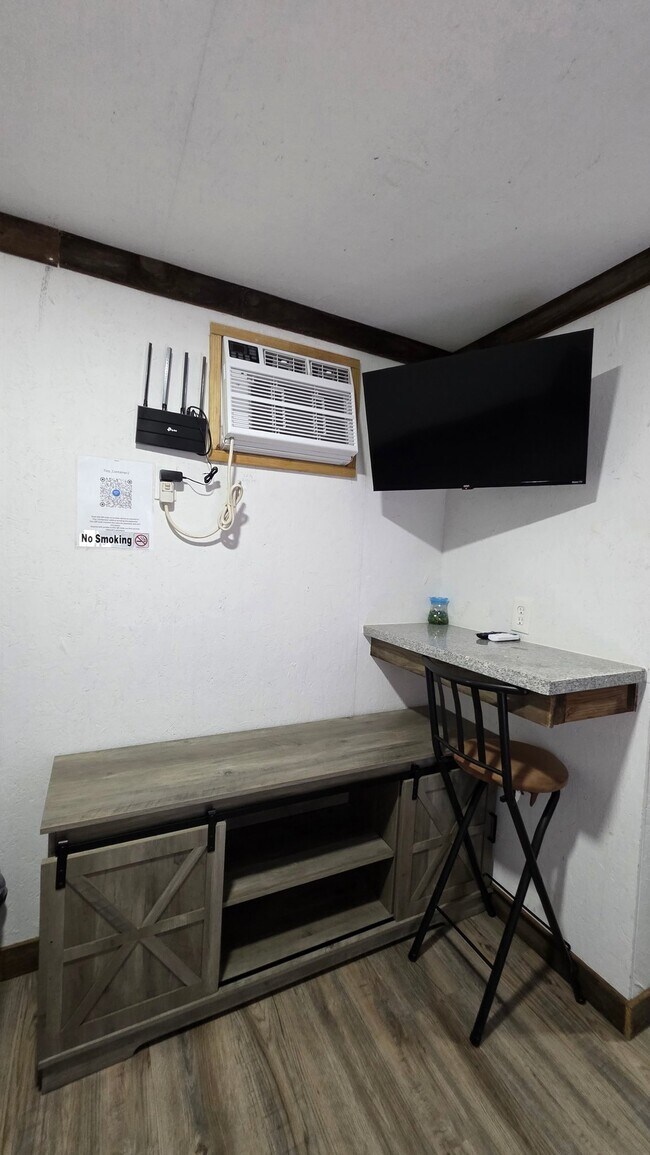 Foto del edificio - 6835 Purvis Ln