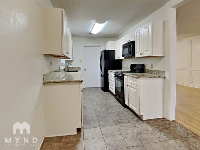 Building Photo - 1009 Stadium Dr