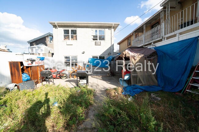 Building Photo - 2212 94th St