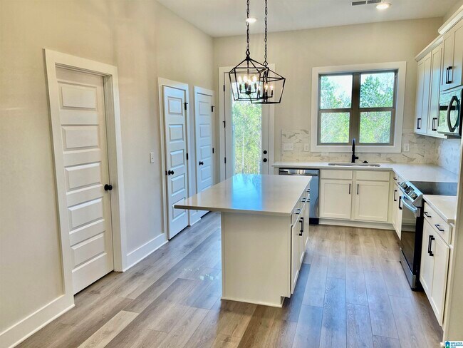 Foto del edificio - 4818 Silas Avenue