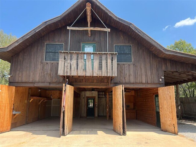 Foto del edificio - 2819 Pace Bend Rd S