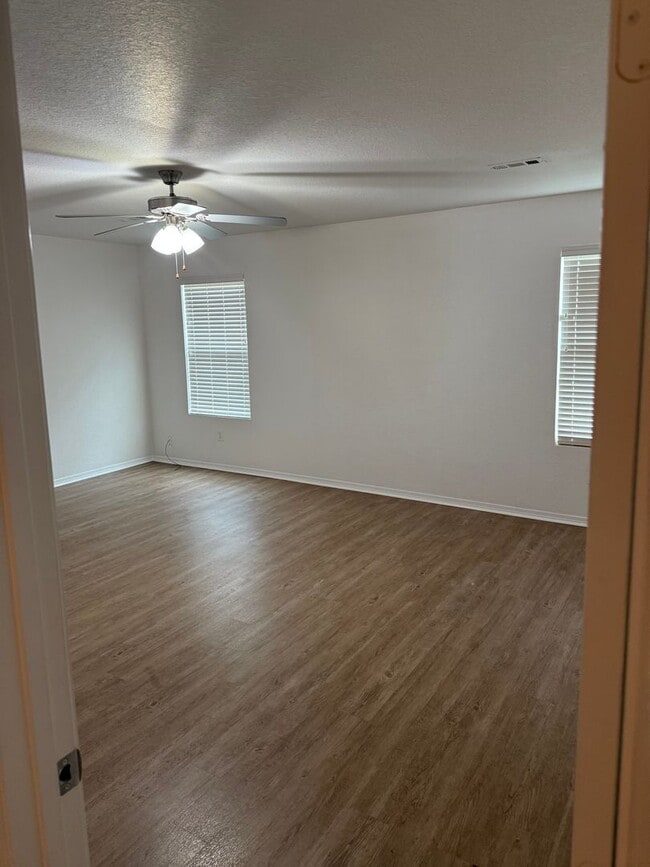 Building Photo - Four Bedroom | Two Bath Home in Cypress Bend
