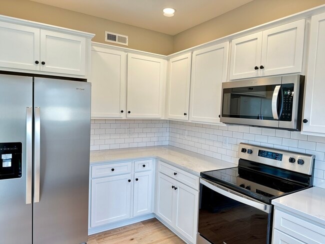 Building Photo - 1409 Brook Hill Dr