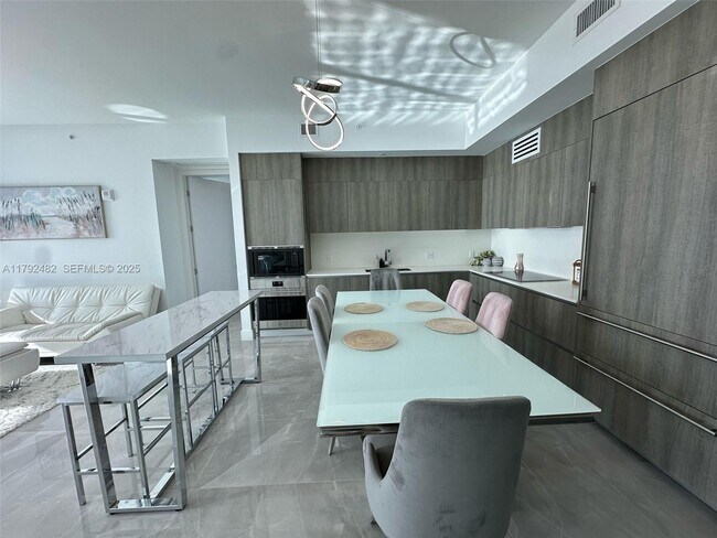 Foto del edificio - 17550 Collins Ave