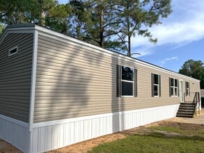 Building Photo - 14142 Lorraine Rd