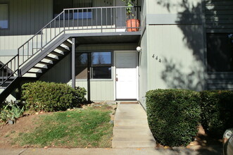 Building Photo - 444 NE Silverwood Pl