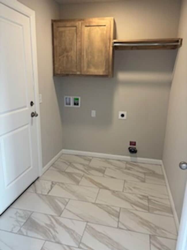 Building Photo - Must See!! First Month Free!