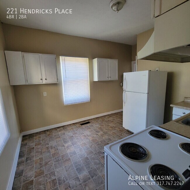 Building Photo - 221 Hendricks Pl