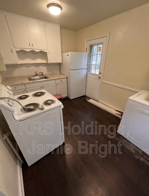 Building Photo - 3105 Logandale Ave