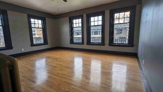 Foto del edificio - 346 S Rose St