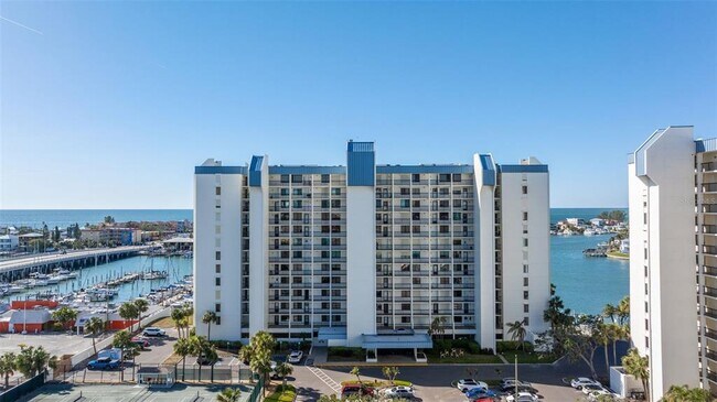 Foto del edificio - 9525 Blind Pass Rd