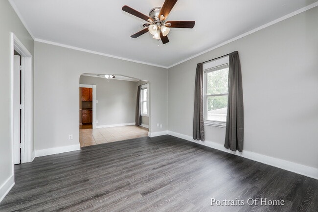 Building Photo - 3 Bedroom with Laundry & Garage