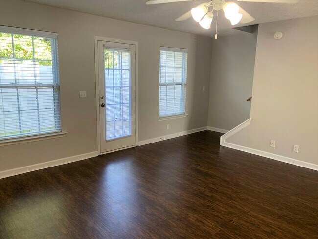 Foto del edificio - Two bedroom townhome for rent!