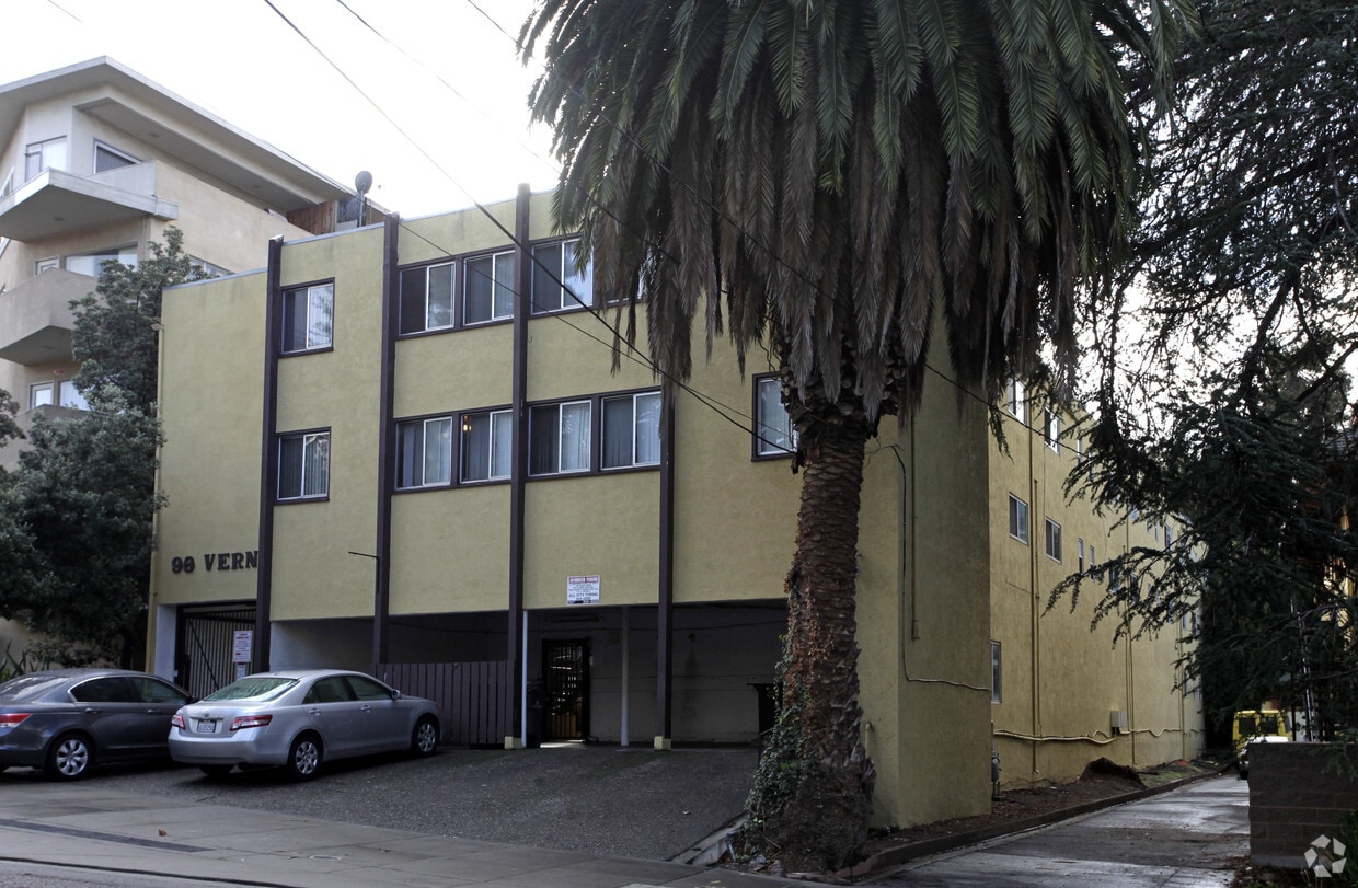 Primary Photo - 98 Vernon St
