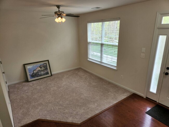 Foto del edificio - 220 Ironwood Manor Dr