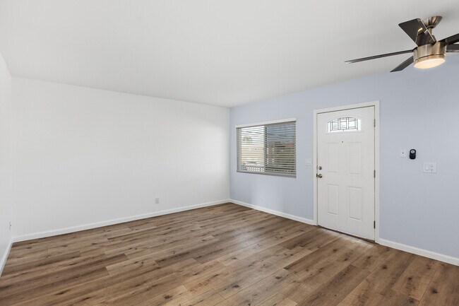 Foto del edificio - 1413 Hemlock Ave