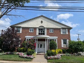 Building Photo - 206 Main St