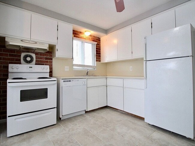 Building Photo - 30014 Lonnie Dr