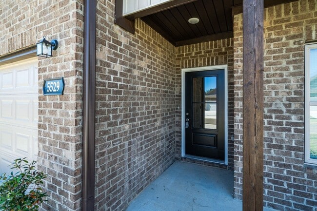 Foto del edificio - 5529 Blue Jay Cir