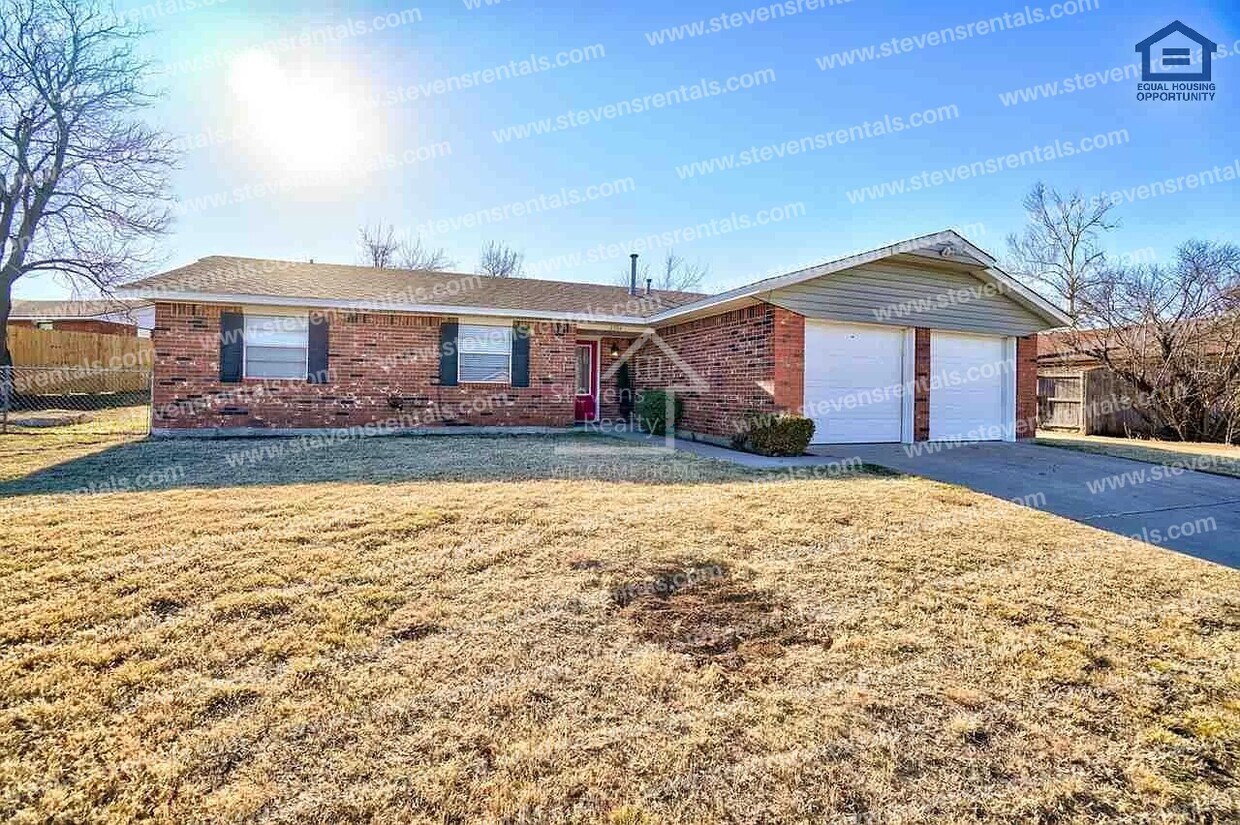Primary Photo - 2704 NW 75th St