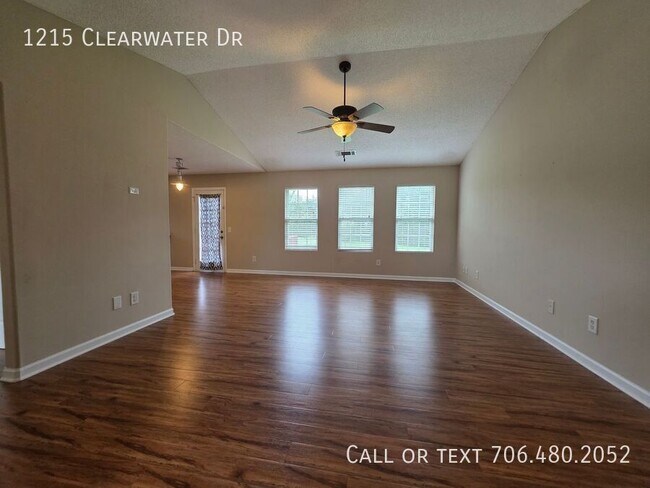 Foto del edificio - 1215 Clearwater Dr