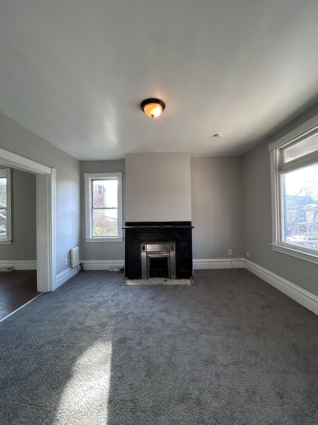 Foto del edificio - 3BR Single-Family Home + Office | Garage | Fresh Updates| Perrysville Avenue