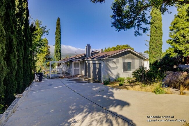 Building Photo - 14520 Hardtree Dr