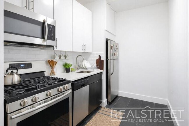 Foto del edificio - LUXURY 2 BED LOFT in Queens!