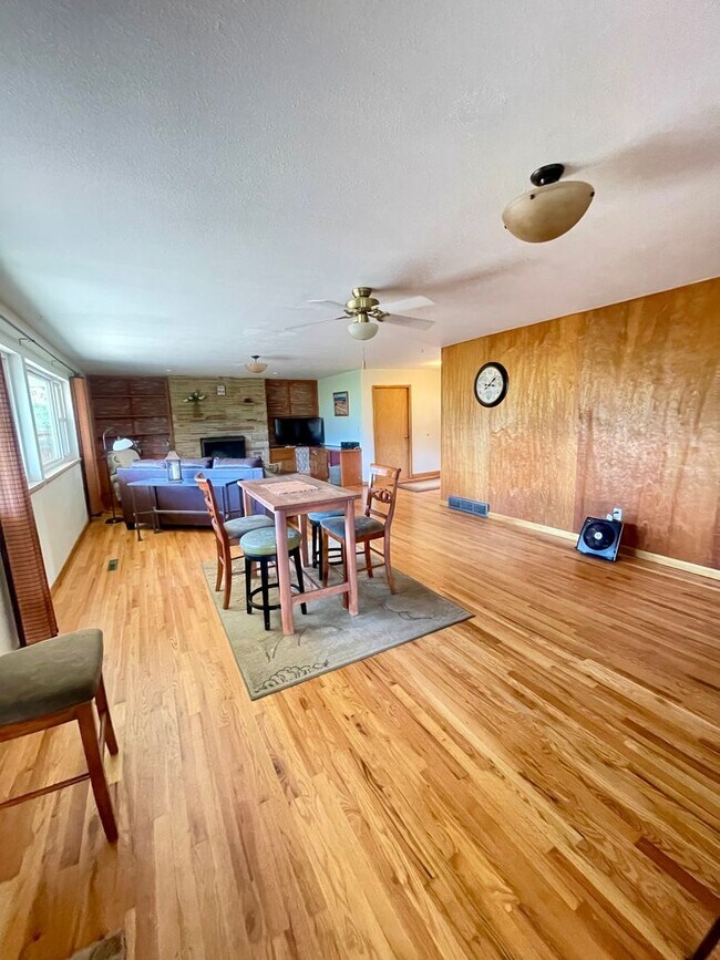 Foto del edificio - Furnished 3 bedroom/2bath close to Garden ...