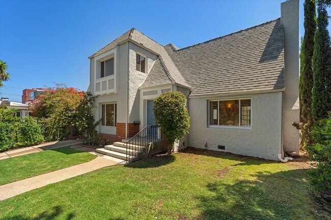Foto del edificio - 4 Bed • 3 Bath • 2,135 Sq Ft (Main House) ...